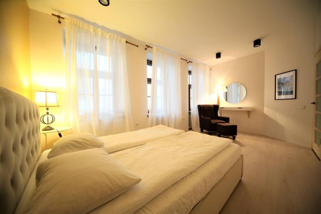 Lovely Two Bedroom In The Old Town Рига Экстерьер фото