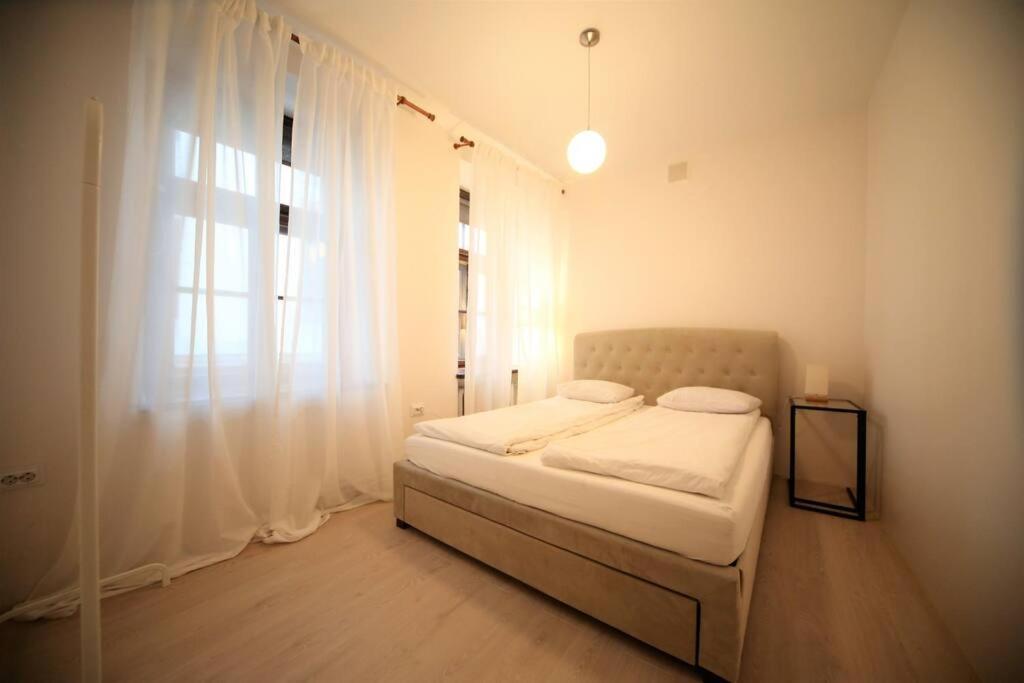 Lovely Two Bedroom In The Old Town Рига Экстерьер фото