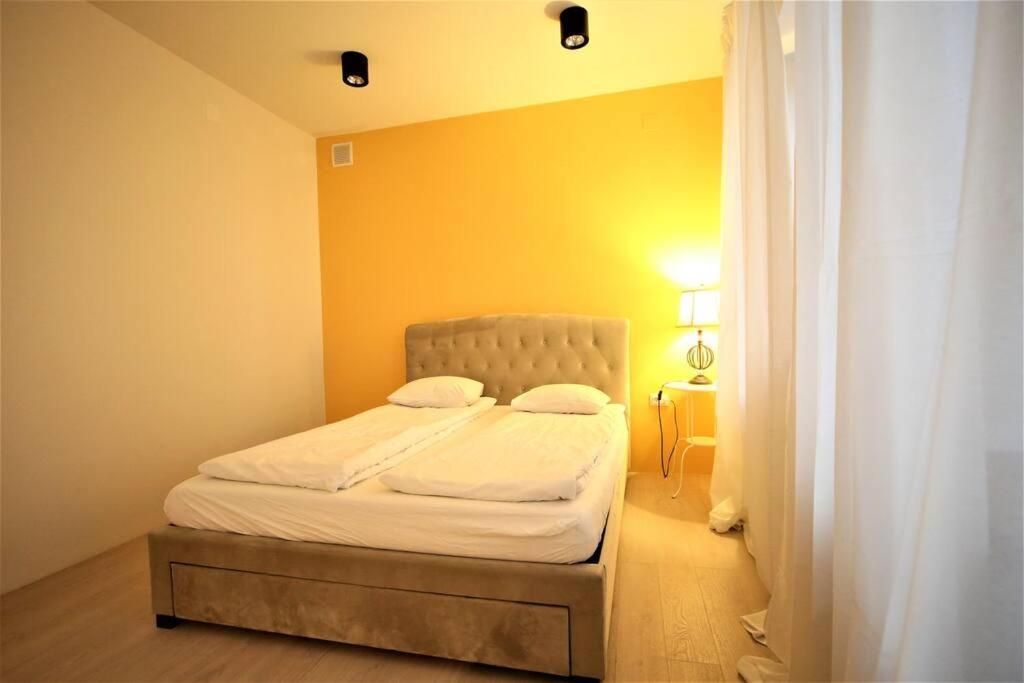 Lovely Two Bedroom In The Old Town Рига Экстерьер фото