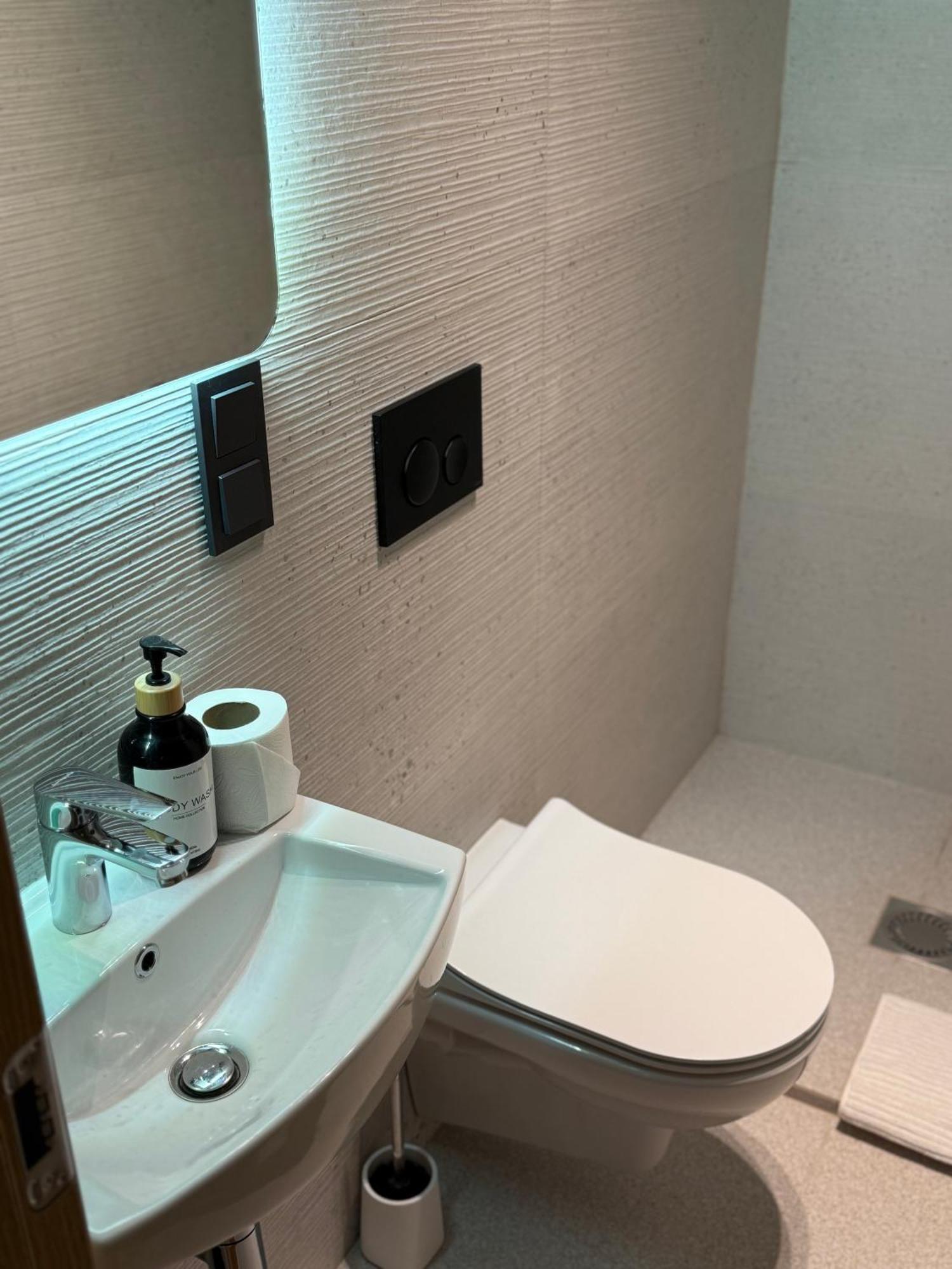 Lovely Two Bedroom In The Old Town Рига Экстерьер фото